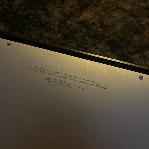 2015 MacBook Air 13 inch 120 GB - Picture 11 of 16